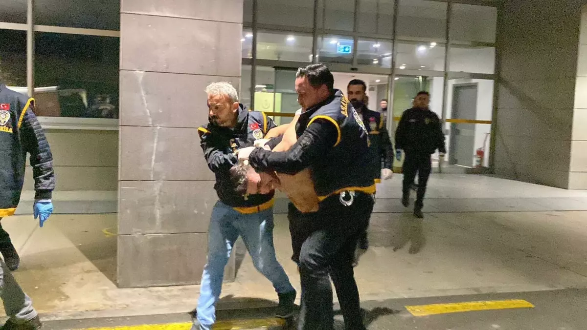 Tişörtünü Yakıp Kendine Zarar Veren İ.A. Gözaltına Alındı