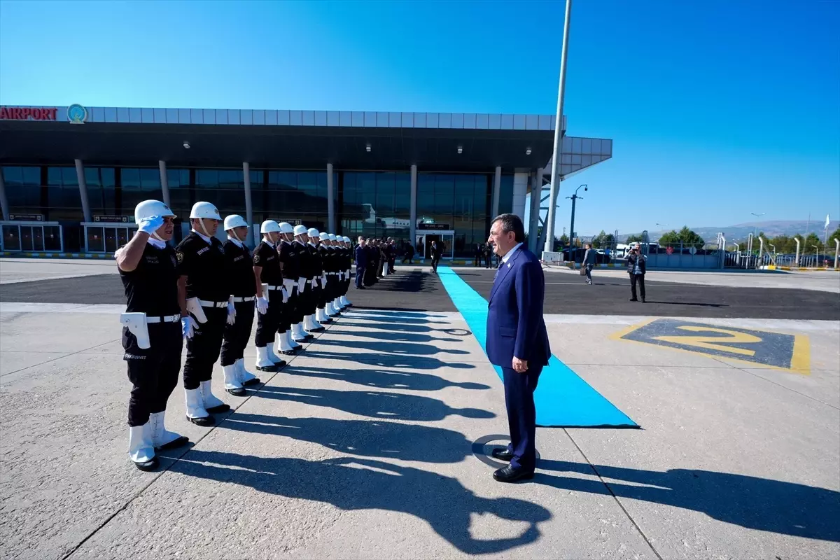 Cumhurbaşkanı Yardımcısı Yılmaz, Bingöl Üniversitesi 2025-2026 Akademik Yılı İlk Dersi'nde konuştu Açıklaması