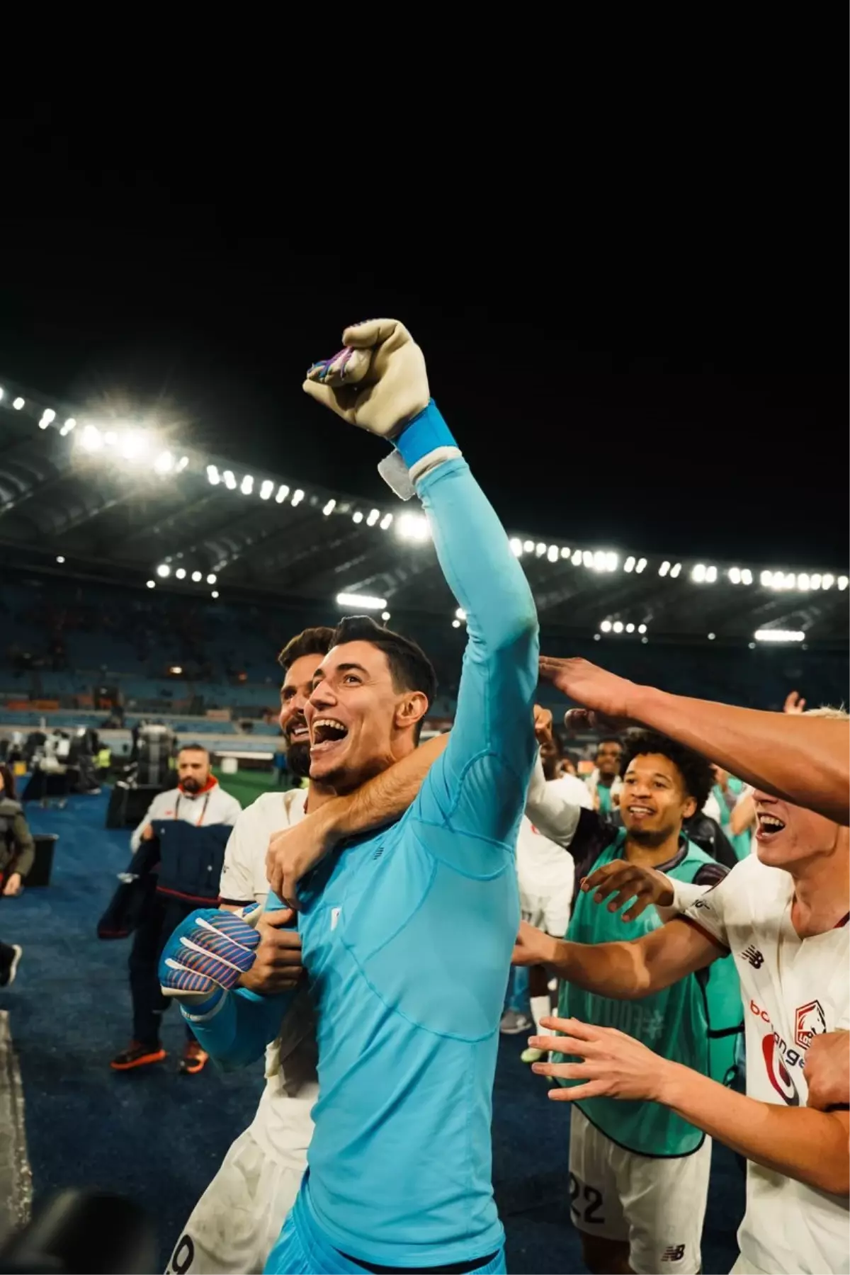 İzmir'de Depo Yangını 4 Saatte Kontrol Altına Alındı