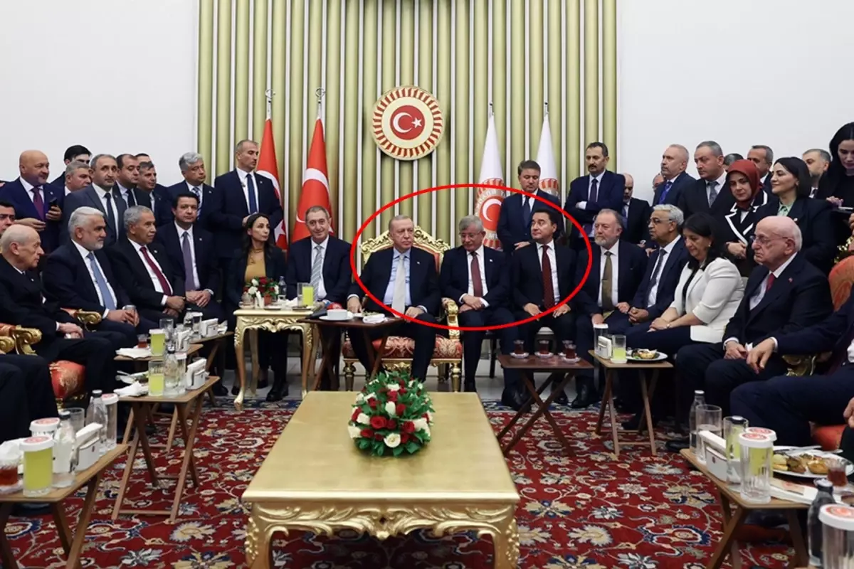 Erdoğan'ın Davutoğlu ve Babacan'ı yanına almasına sürpriz yorum: Önümüzdeki günlerde...