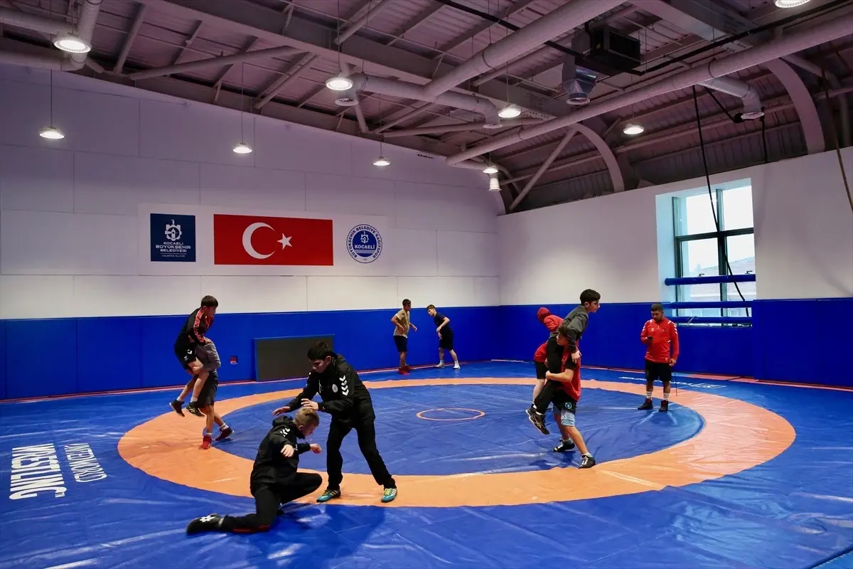 U-15 Serbest Stil Güreş Milli Takımı Balkan Şampiyonası'na Hazırlanıyor