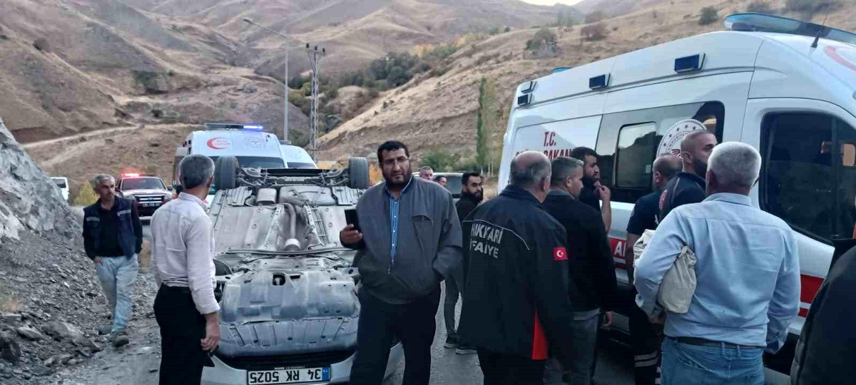 Hakkari'de Takla Atan Otomobilde 3 Yaralı