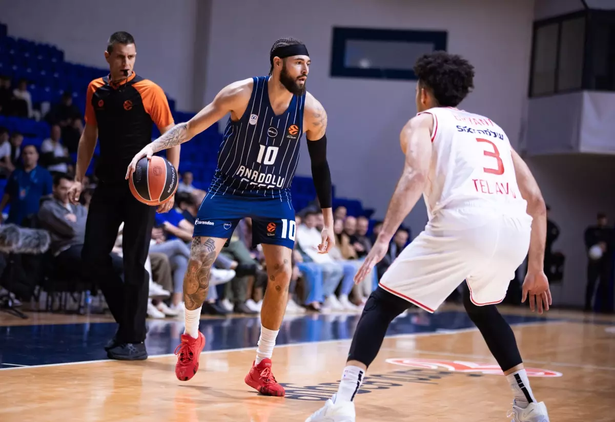 Anadolu Efes EuroLeague'de Hapoel Tel Aviv'e Yenildi