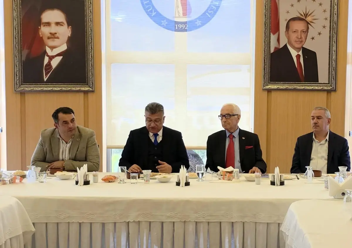 Rektör Kızıltoprak, Kütahya'da Gazetecilerle Bir Araya Geldi