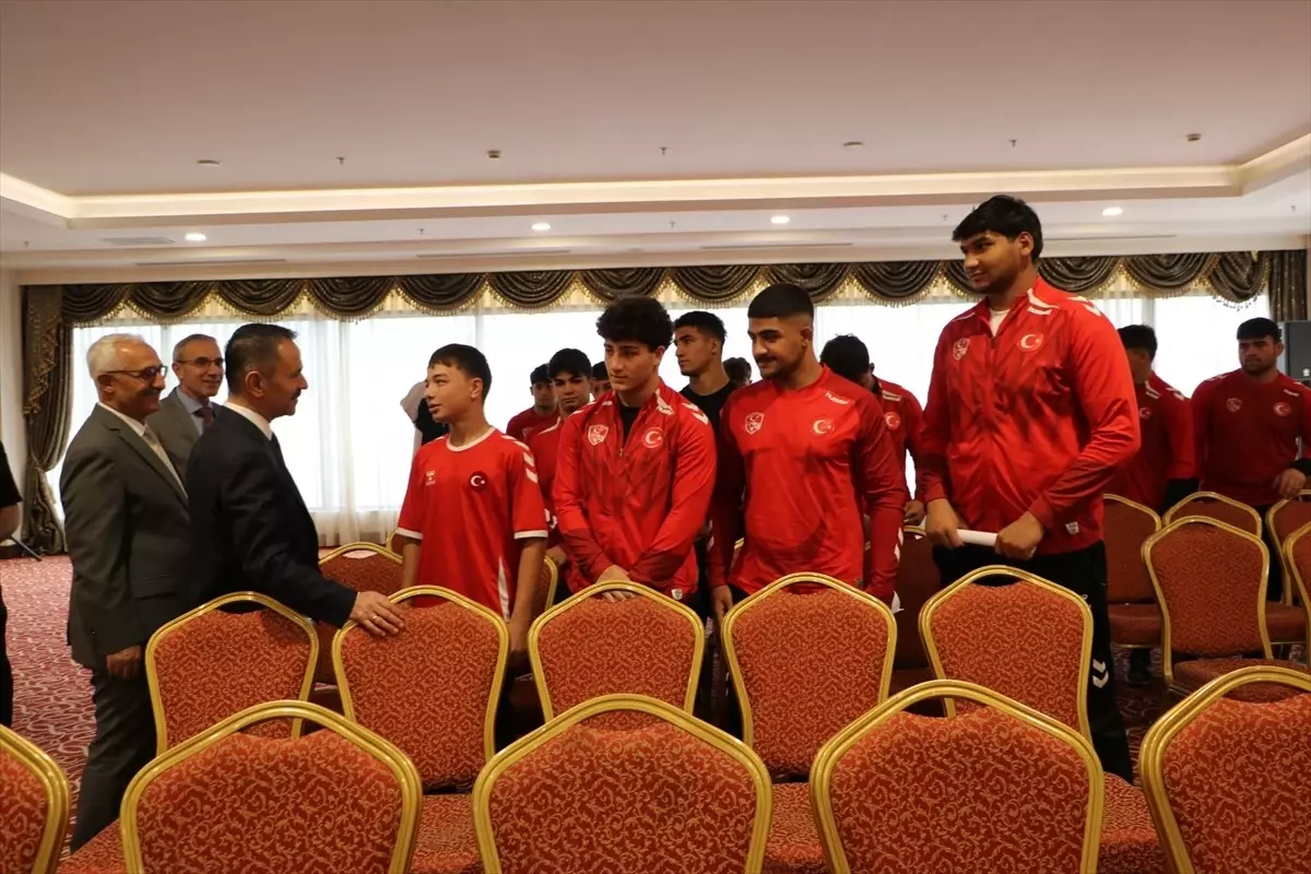 Kocaeli Valisi İlhami Aktaş’tan Güreş Milli Takımına Destek Ziyareti