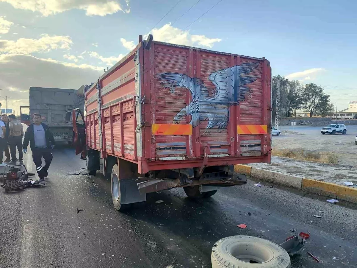 Konya'da Zincirleme Trafik Kazası: 2 Yaralı