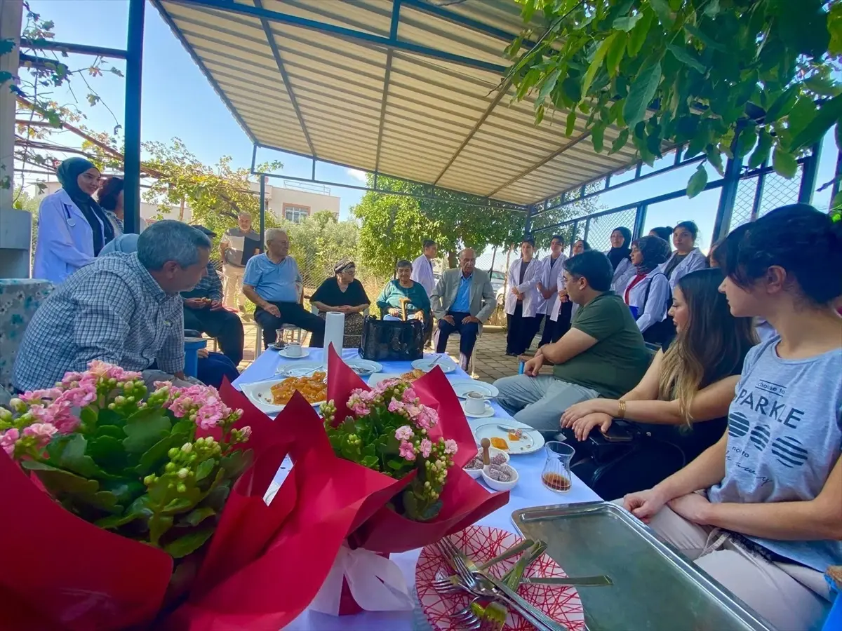 Yaşlılara Sağlık Kontrolleri ve Ziyaretler