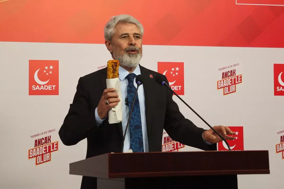 Kürsüye elinde tavuk dürümle çıkıp 'Dürümflasyon' hesabı yaptı