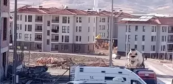 Malatya'da inşaata beton dökümü esnasında kalıbın çökmesi sonucu 2 işçi yaralandı