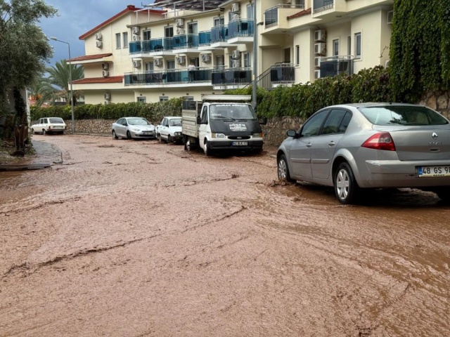 Heavy rain and storm are affecting Muğla! Roads, homes, and graves are underwater