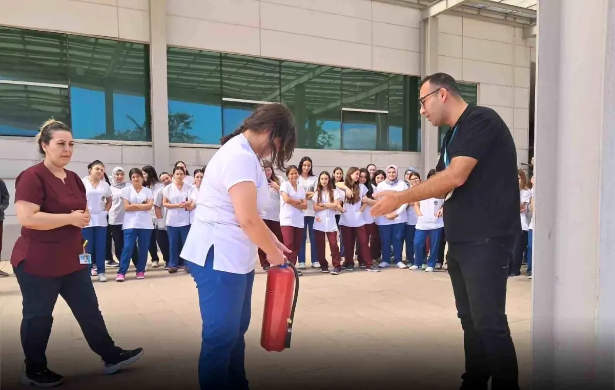 Nazilli Devlet Hastanesi'nde Öğrencilere Afet Eğitimi Verildi