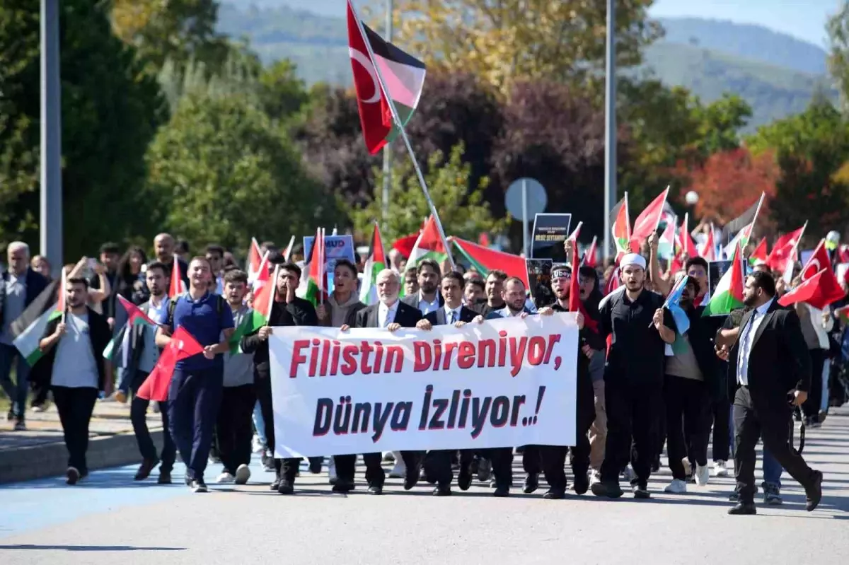 OMÜ Öğrencilerinden İsrail'e Protesto Yürüyüşü