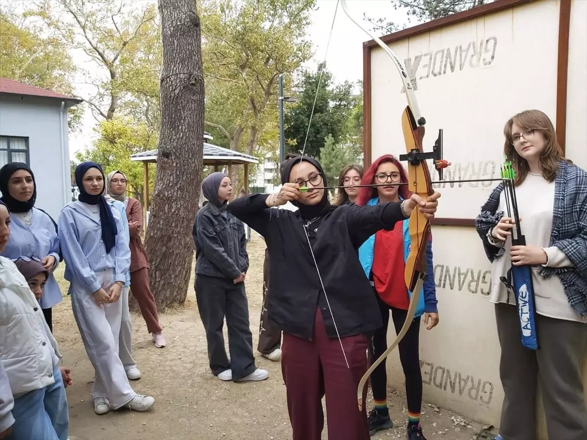 Orhaneli'de Öğrencilere Yönelik Gençlik Kampı Düzenlendi