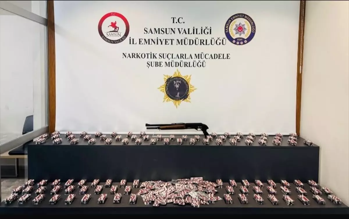 Samsun'da Uyuşturucu Operasyonu: 9 Bin 72 Sentetik Ecza Hapı Ele Geçirildi