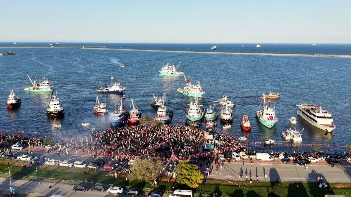 Samsun'da Filistin'e Destek İçin Denizde Kortej Düzenlendi