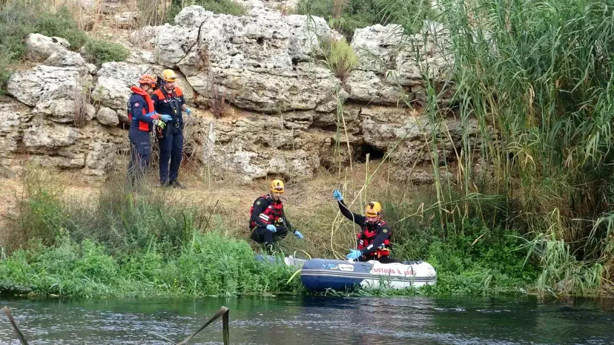 Antalya'da Düden Çayı'nda Kimliği Belirsiz Erkek Cesedi Bulundu