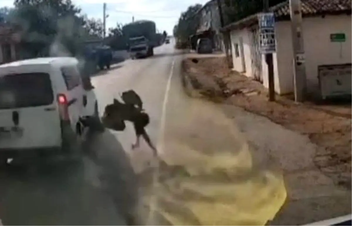 Tekirdağ'da Yolun Karşısına Geçen Çocuğa Araç Çarptı