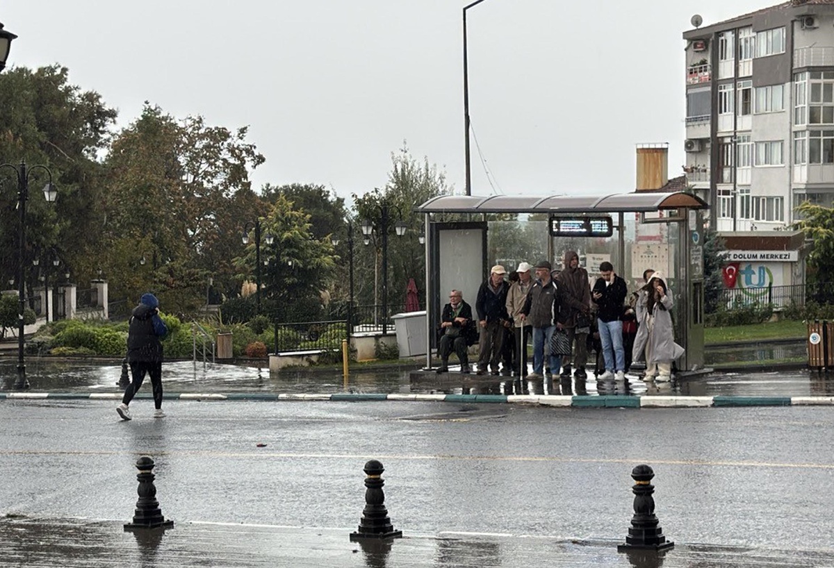 Tekirdağ'da Sağanak Yağışla Birlikte Su Birikintileri Oluştu