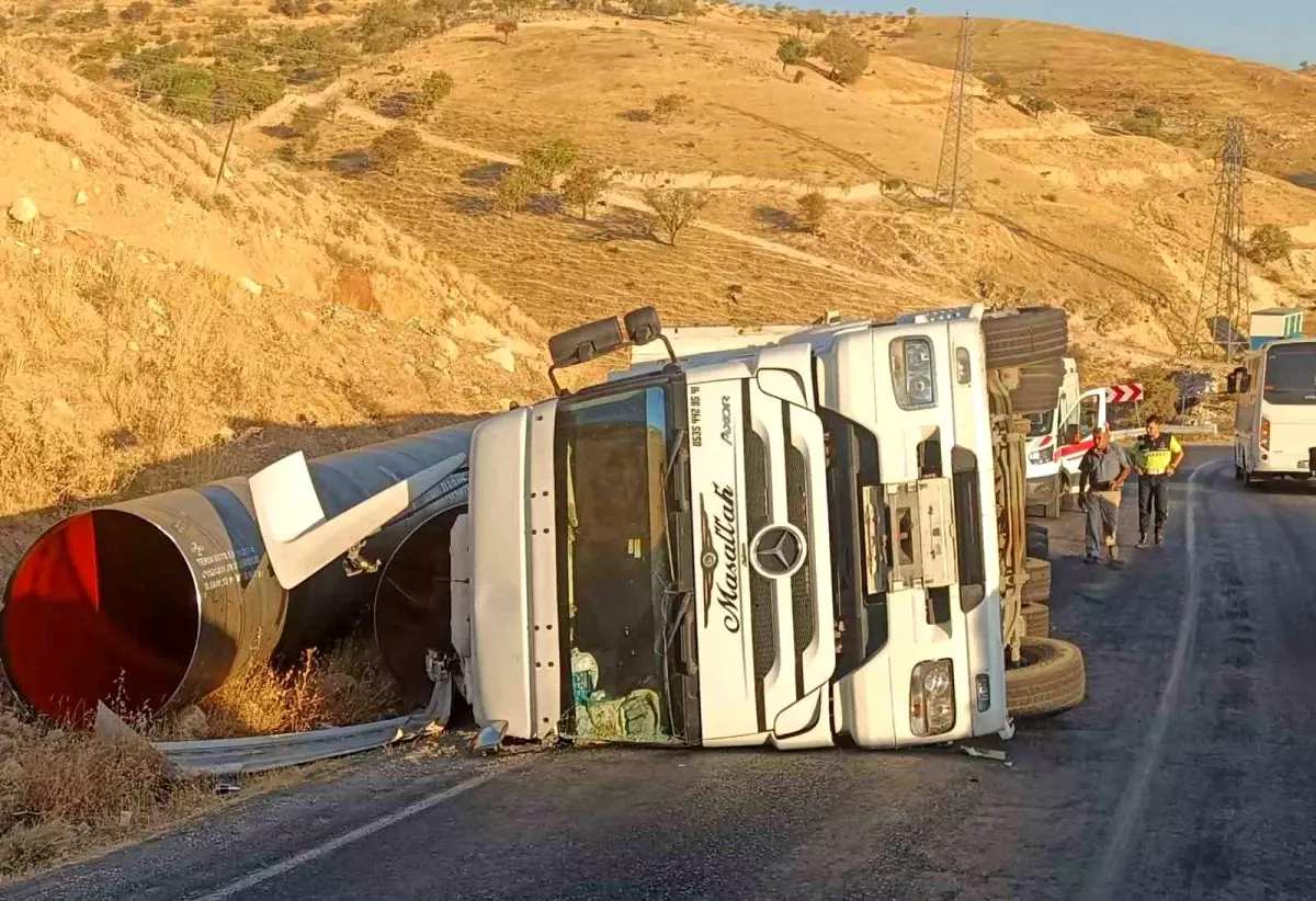 Siirt'te Tır Devrildi: Sürücü Kaza Sonrası İyi