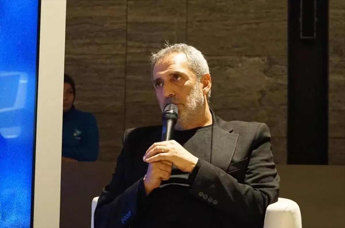 Yavuz Bingöl, İstanbul Uluslararası Halk Müzikleri Festivali'nde Türk Halk Müziğini Anlattı