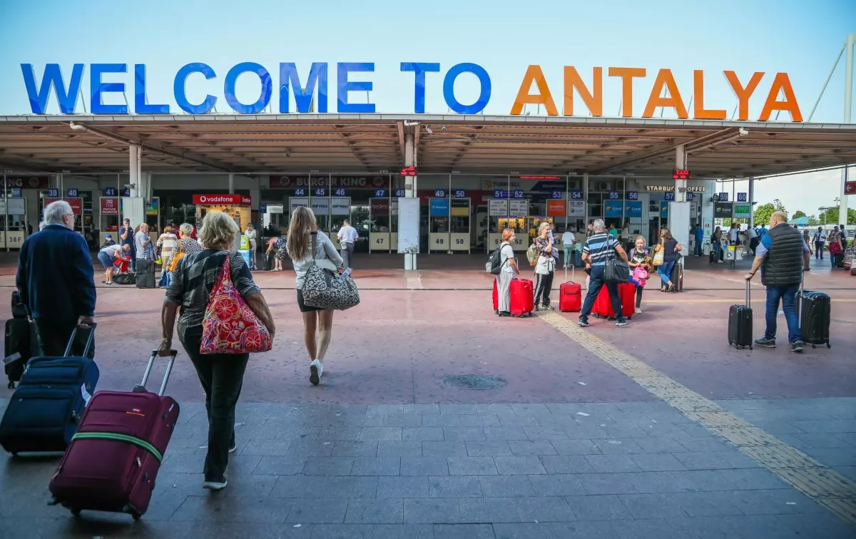 Antalya Turizmi Rekor Kırdı: 14 Milyon Turist!