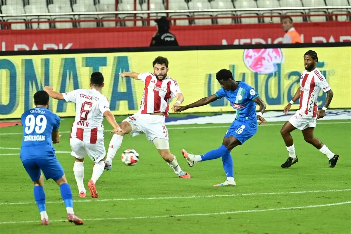 Emre Belözoğlu: 'Çaykur Rizespor Mağlubiyeti Hayal Kırıklığı'
