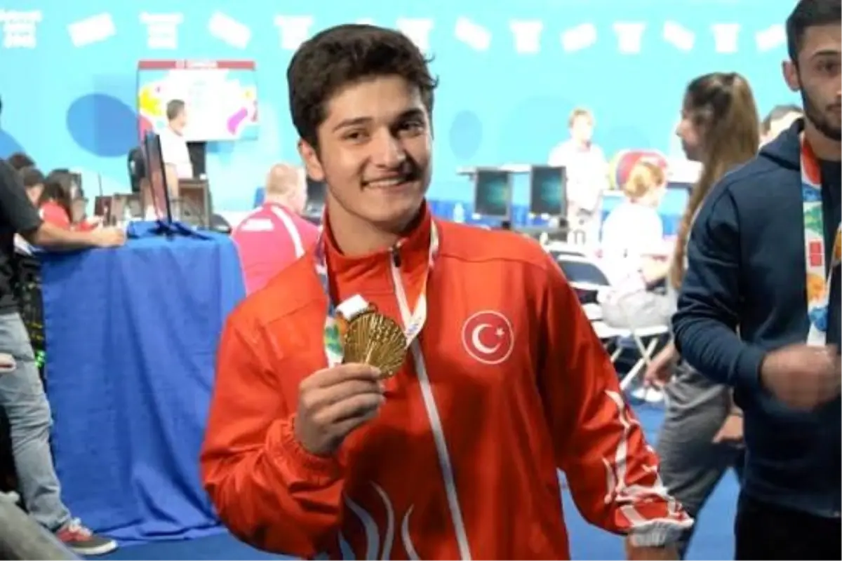 Muhammed Furkan Özbek Dünya Halter Şampiyonu