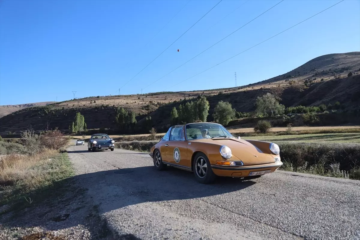 Klasik Otomobil Tutkunları Bayburt'ta