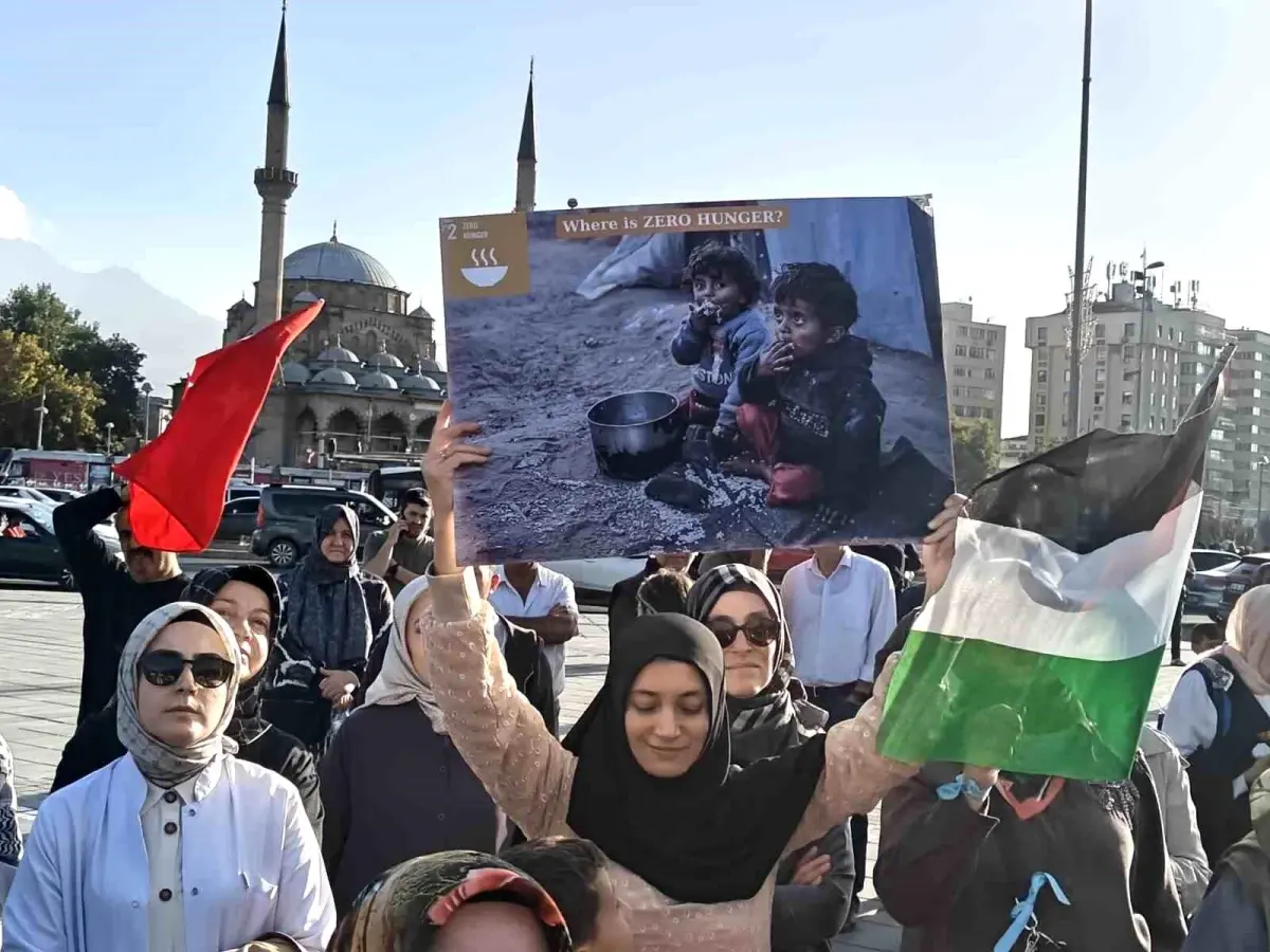 Kayseri'deki Sağlık Çalışanlarından Gazze İçin Farkındalık Yürüyüşü
