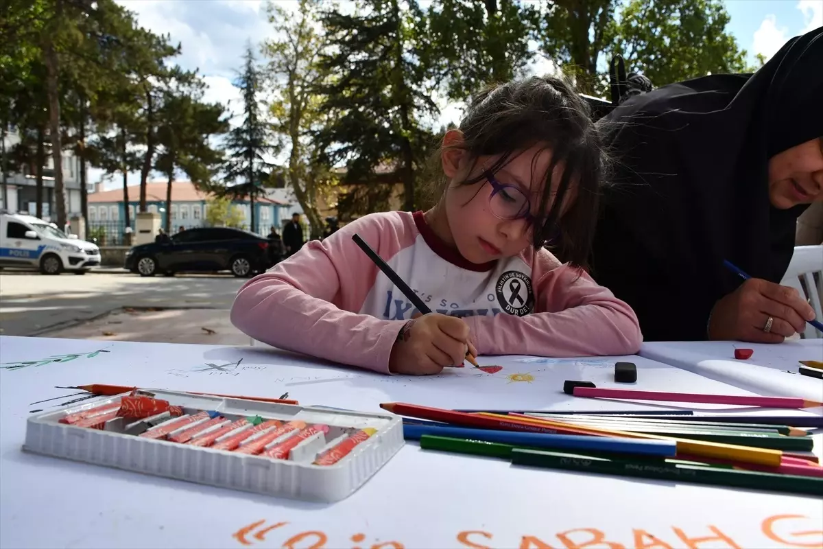Bilecik ve Kütahya'da Filistinli Çocuklar İçin Çiz Etkinliği