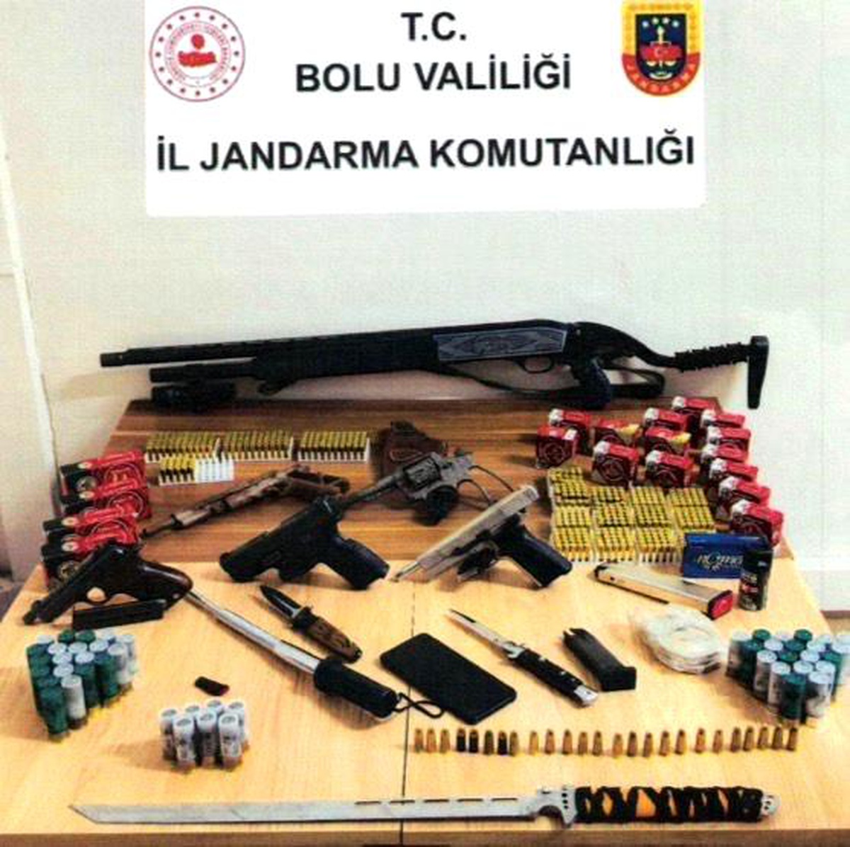 Bolu'da Ruhsatsız Silah Ticareti Operasyonu