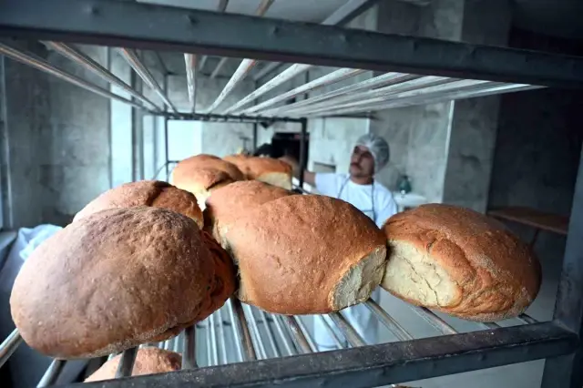 Those who buy this bread do not buy any other bread for a week