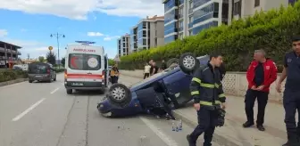 Bursa'da Ters Dönerek Kaldırıma Çarpan Otomobilin Sürücüsü Yaralandı