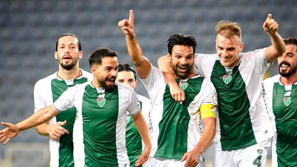 Bursaspor, Kırklarelispor Deplasmanında Zirve Peşinde