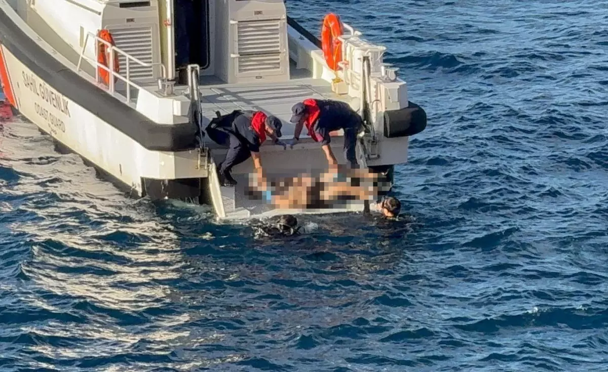 Antalya'da Denizde Ceset Bulundu: Kimliği Belirlendi