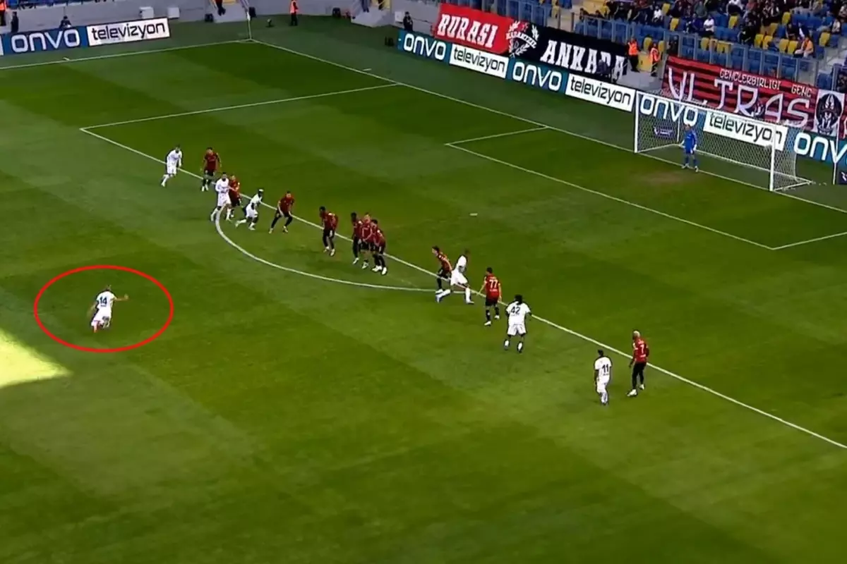 Gheorghe Hagi'nin oğlundan inanılmaz gol