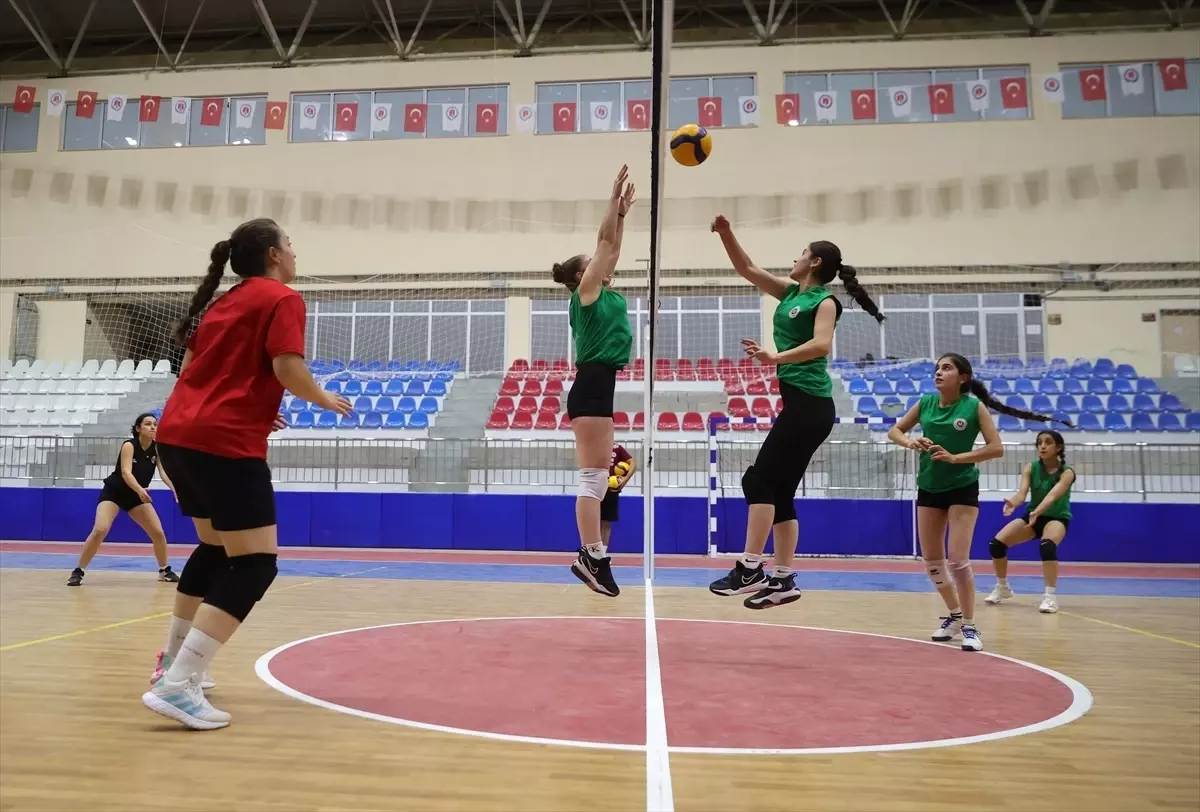 Hakkari Sportif Faaliyetler Kadın Voleybol Takımı, 1. Lig Hedefiyle Mücadele Ediyor