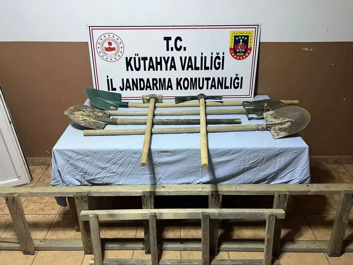 Kütahya'da Kaçak Kazı Operasyonu: İki Şüpheli Yakalandı