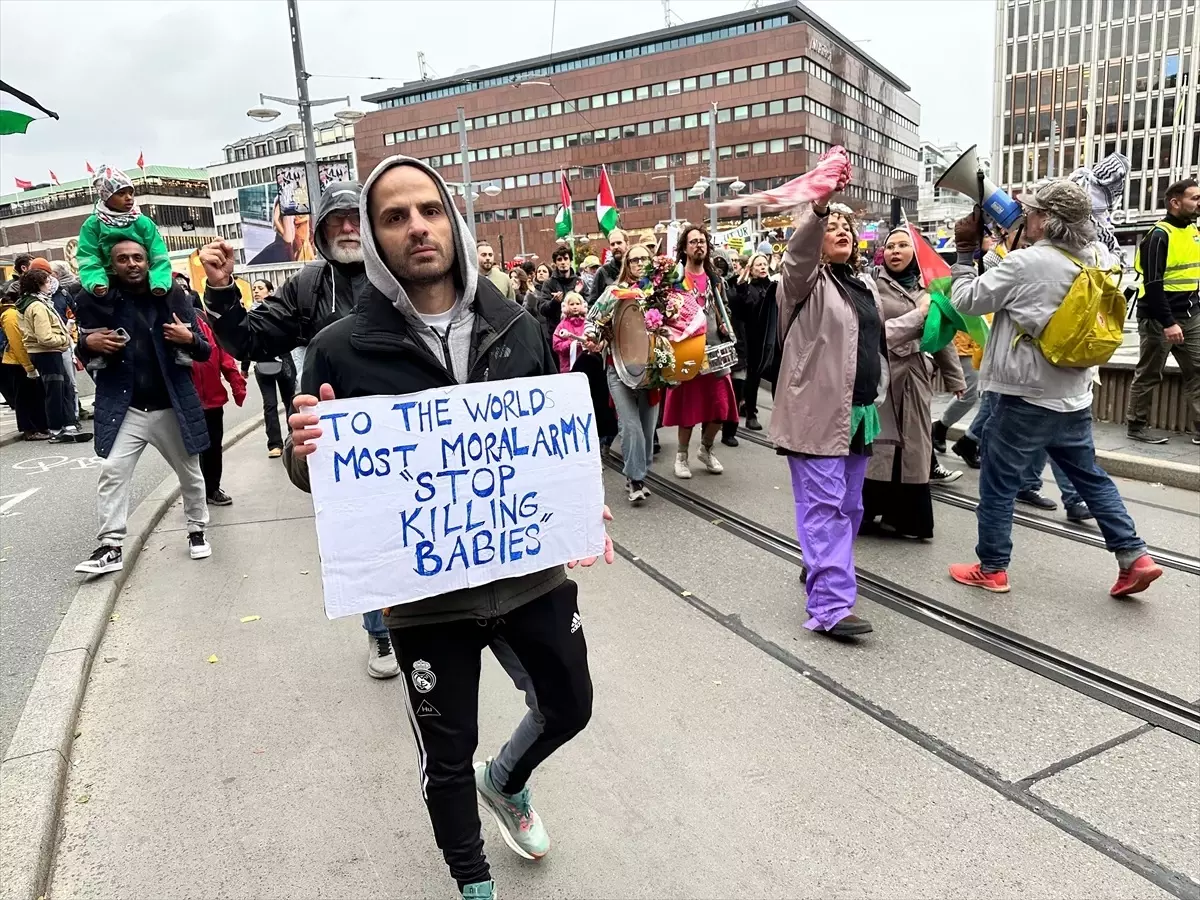 Stockholm'de İsrail'in Gazze'ye Yardım Filo'suna Saldırısı Protesto Edildi