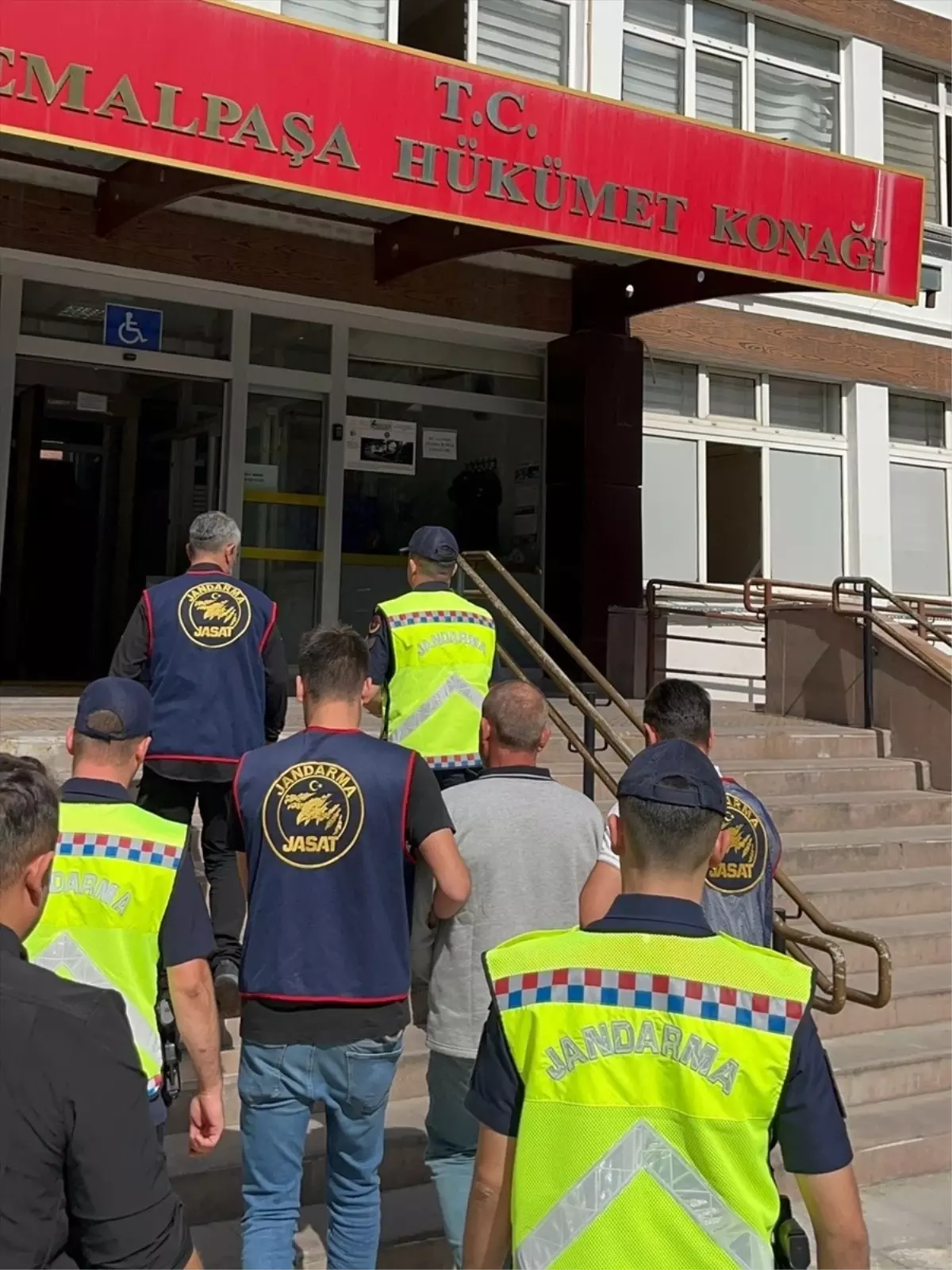 Firari Hükümlü İzmir'de Yakalandı