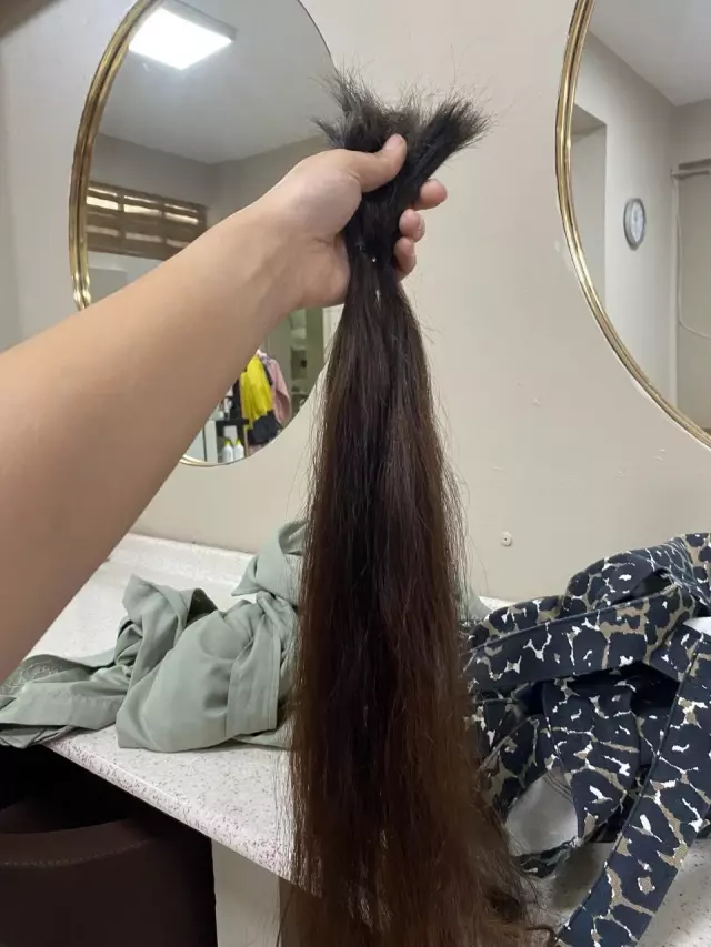 Filed a complaint against the hairdresser who cut her hair saying 'donating to children with cancer'