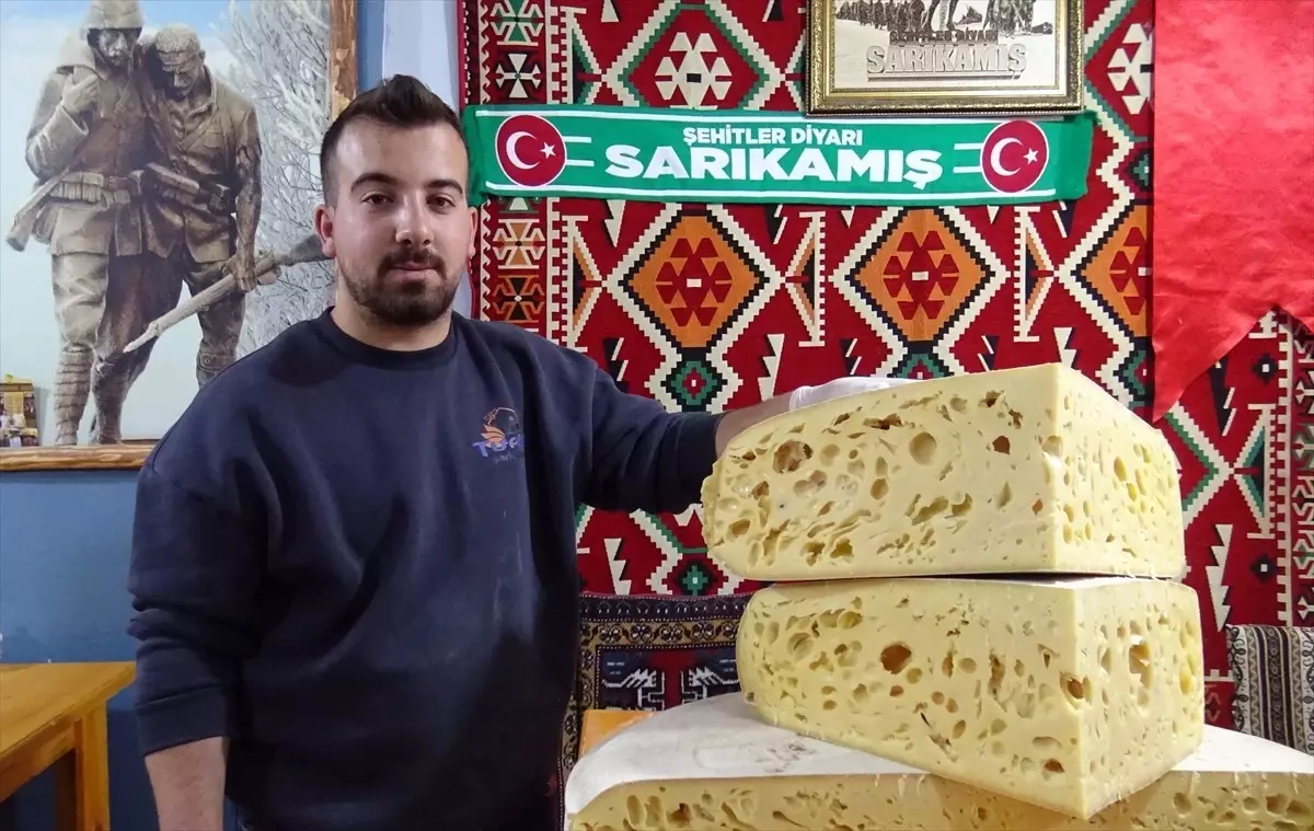 Kars'ta Sezonun İlk Gravyer Peyniri Tezgahlarda