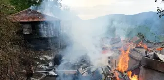 Kastamonu'da Yangın: İki Ev Zarar Gördü