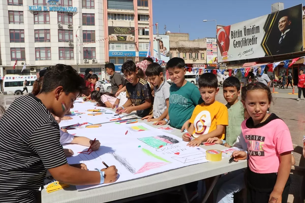 Kilis'te Filistinli Çocuklar İçin Çizim Etkinliği Düzenlendi