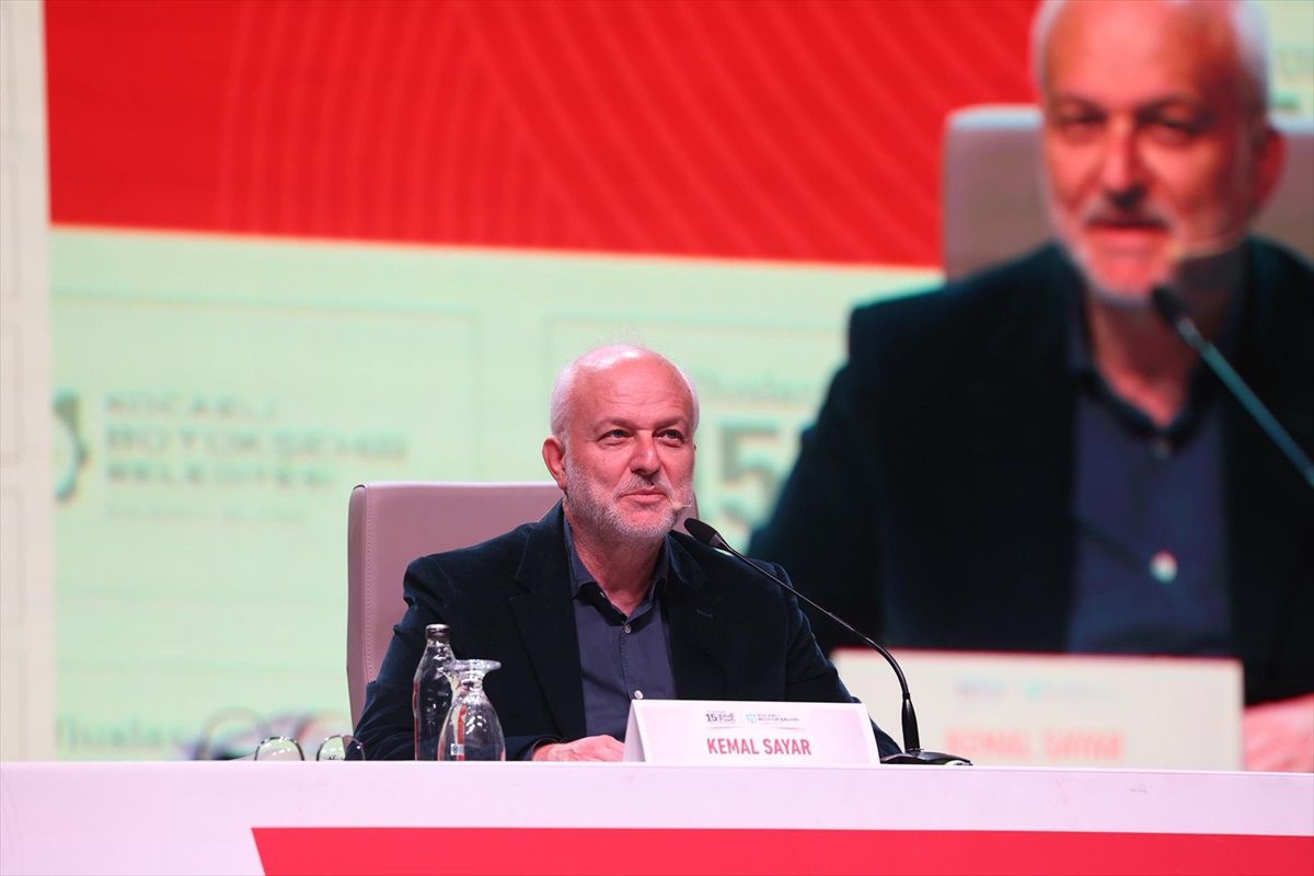 Kocaeli Kitap Fuarı'nın İlk Günü Söyleşilerle Renklendi