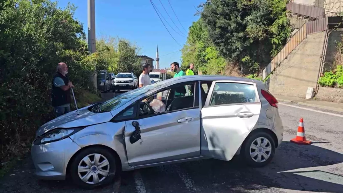 Zonguldak'ta Kontrolden Çıkan Otomobil Takla Attı: Anne ve Çocuk Yaralı