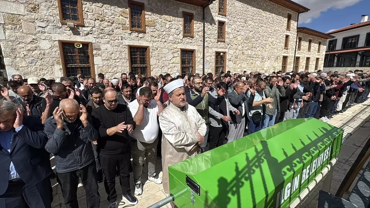 Kimya Öğretmeni Mevlüt Külcü Son Yolculuğuna Uğurlandı