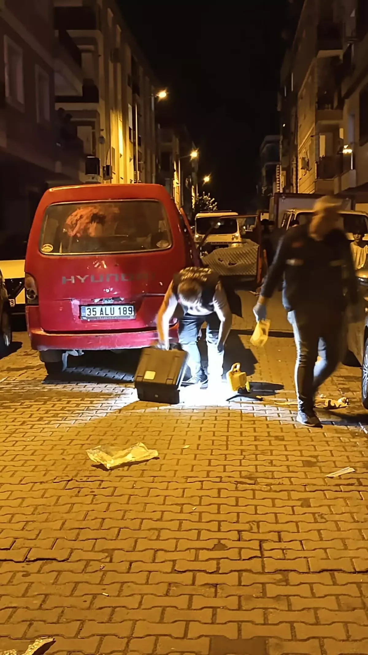 Turgutlu'da Seyir Halindeki Kamyonete Silahlı Saldırı: 3 Yaralı