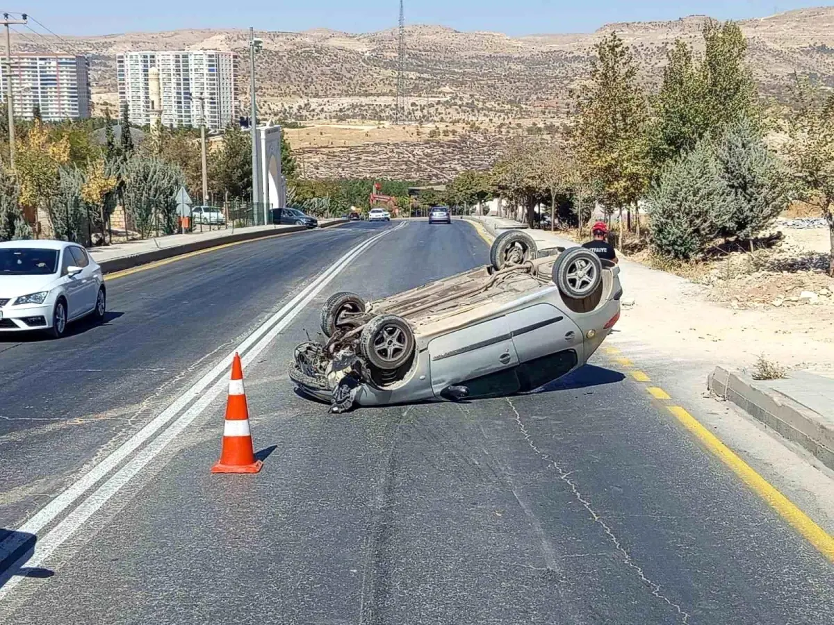 Mardin'de Takla Atan Otomobilin Sürücüsü Yaralandı