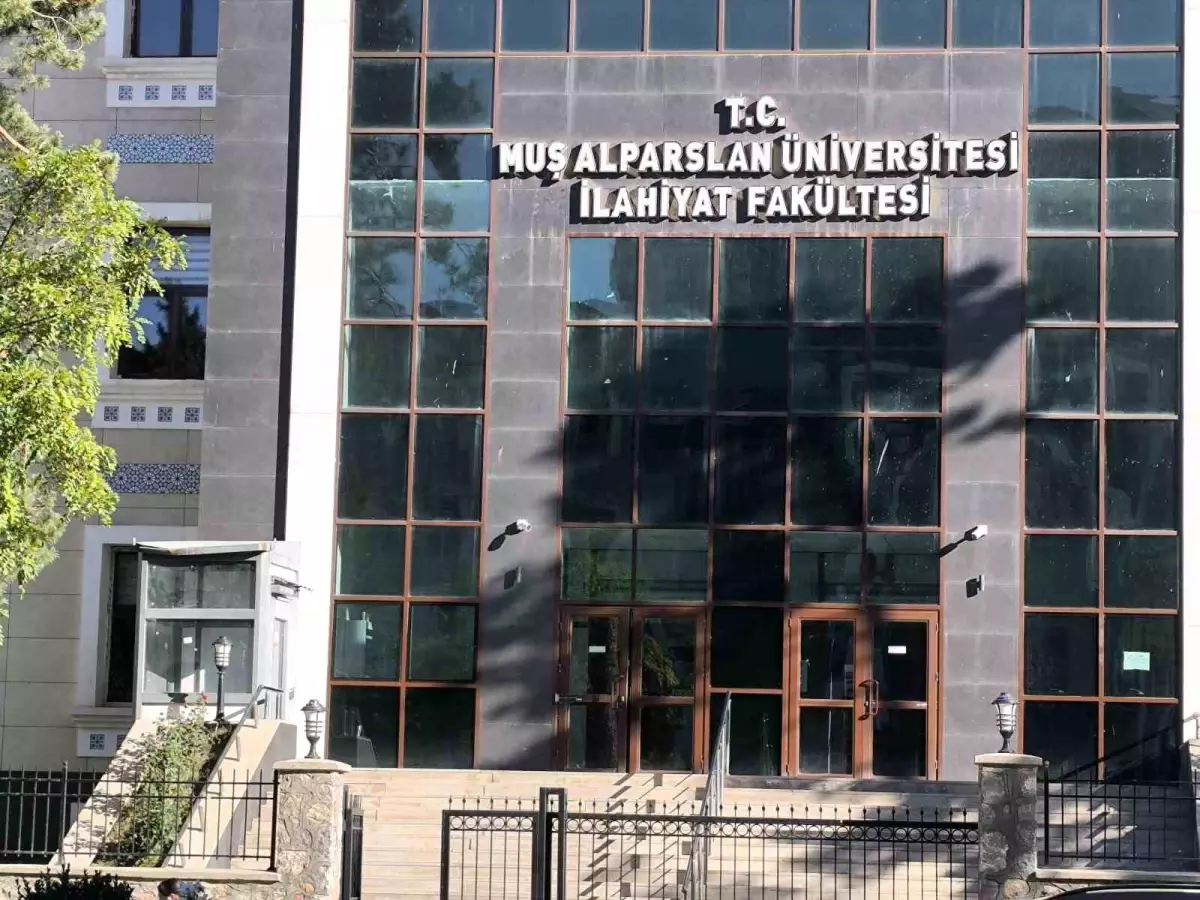 Muş Alparslan Üniversitesi'nde Engelli Asansörü Çalışmıyor